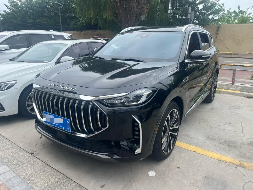 Jetour X70 PLUS 1.6T DCT PLUS 7 мест, 2023 — фото 1