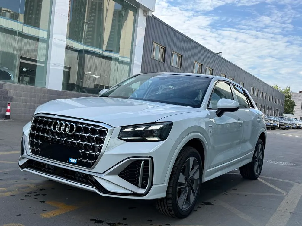 Audi Q2L 35 TFSI Version, 2025 — фото 1
