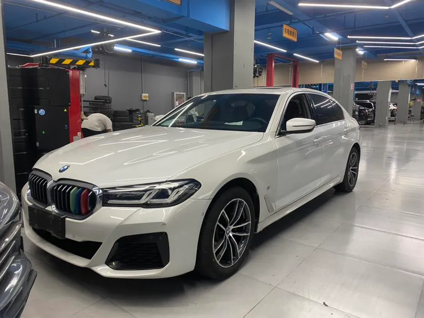 BMW 5-Series, 2022