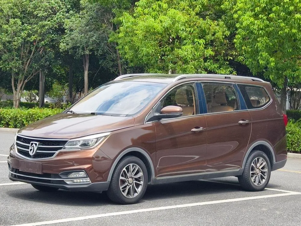 Baojun 730 1.5T Manual Prestige Version 7 Seater, 2017 — фото 1