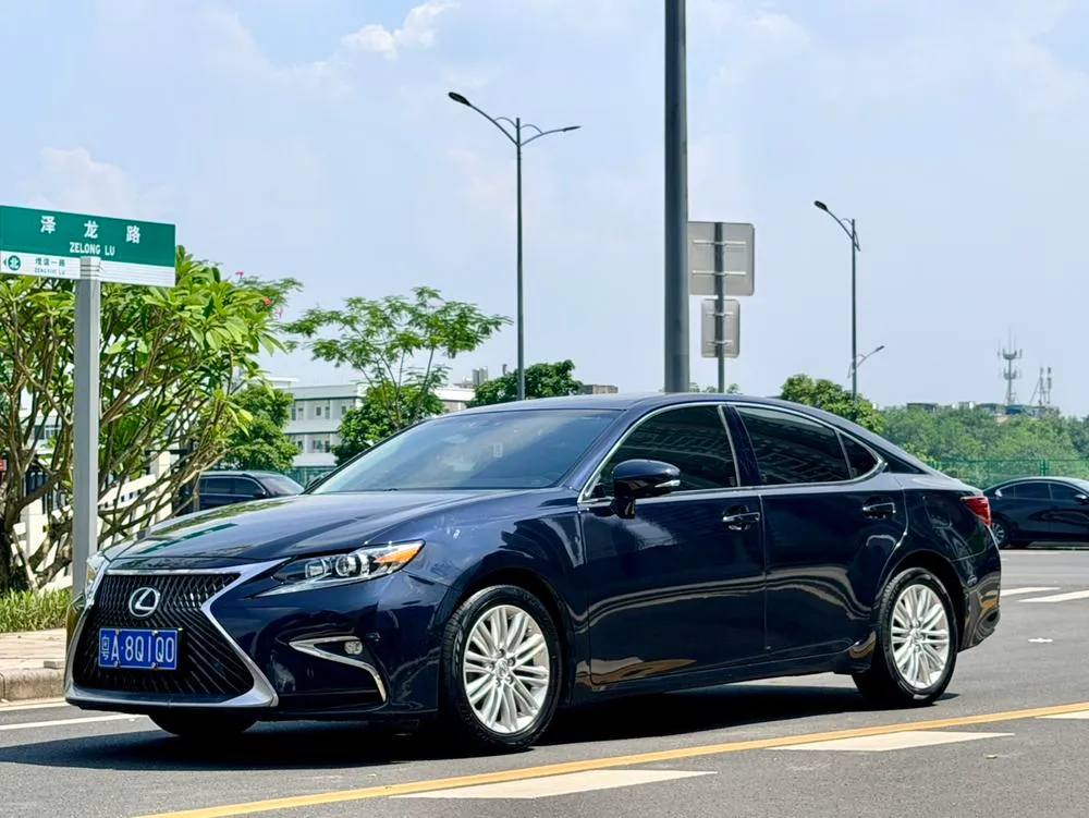 Lexus ES, 2015