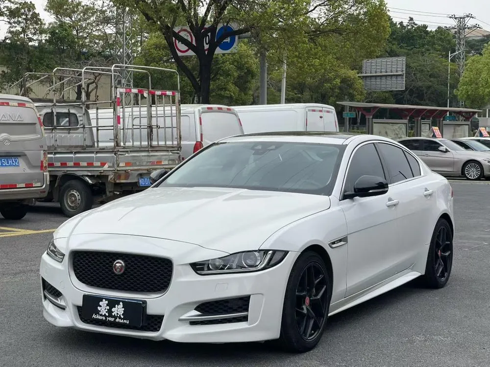 Jaguar XE 2.0T 200PS R-Sport, 2017 — фото 1