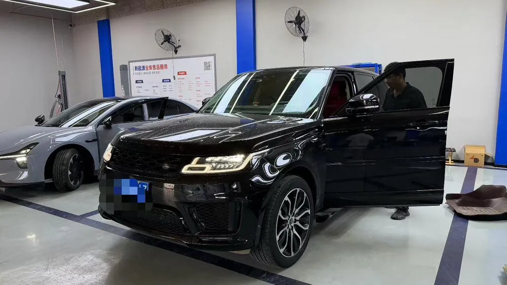 Land Rover Range Rover Sport 3.0 L6 Black Edition, 2021 — фото 1
