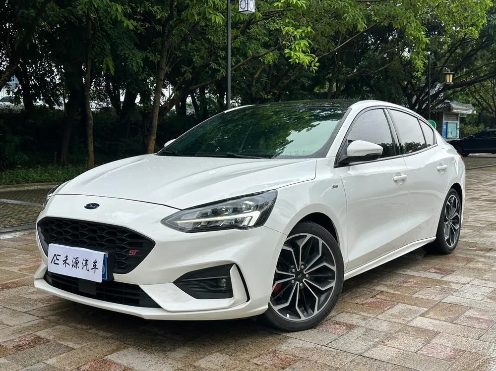 Ford Focus Sedan EcoBoost 180 Auto ST Line, 2020 — фото 1