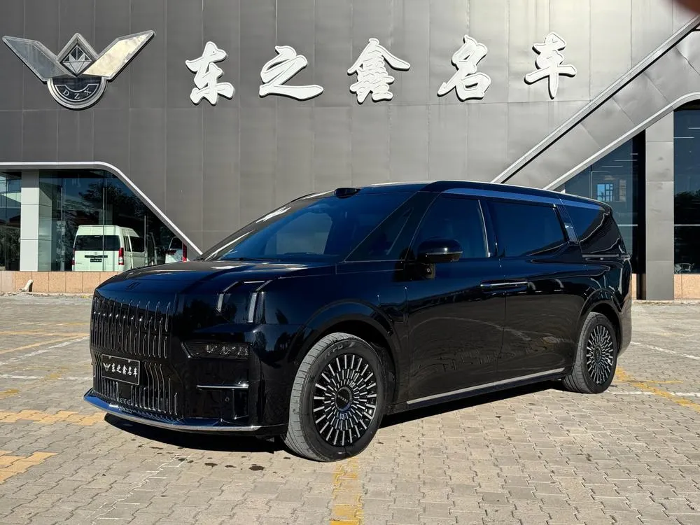 Zeekr 009 6-Seater Edition 4WD 108kWh, 2024 — фото 1
