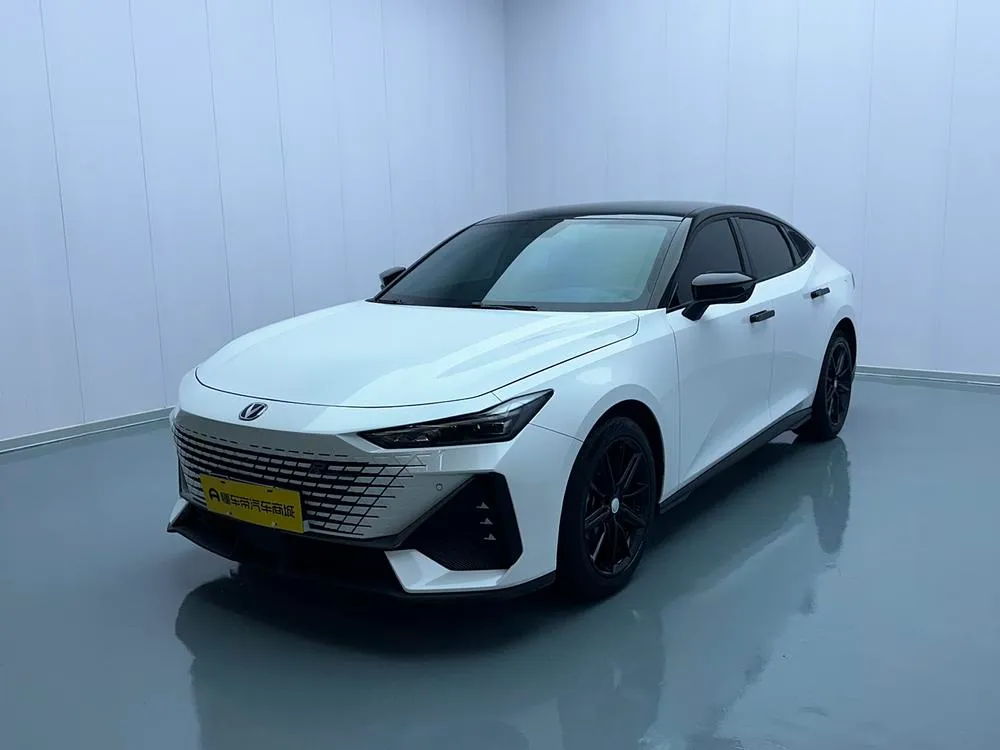 Changan UNI-V 1.5T Premium Version, 2022 — фото 1