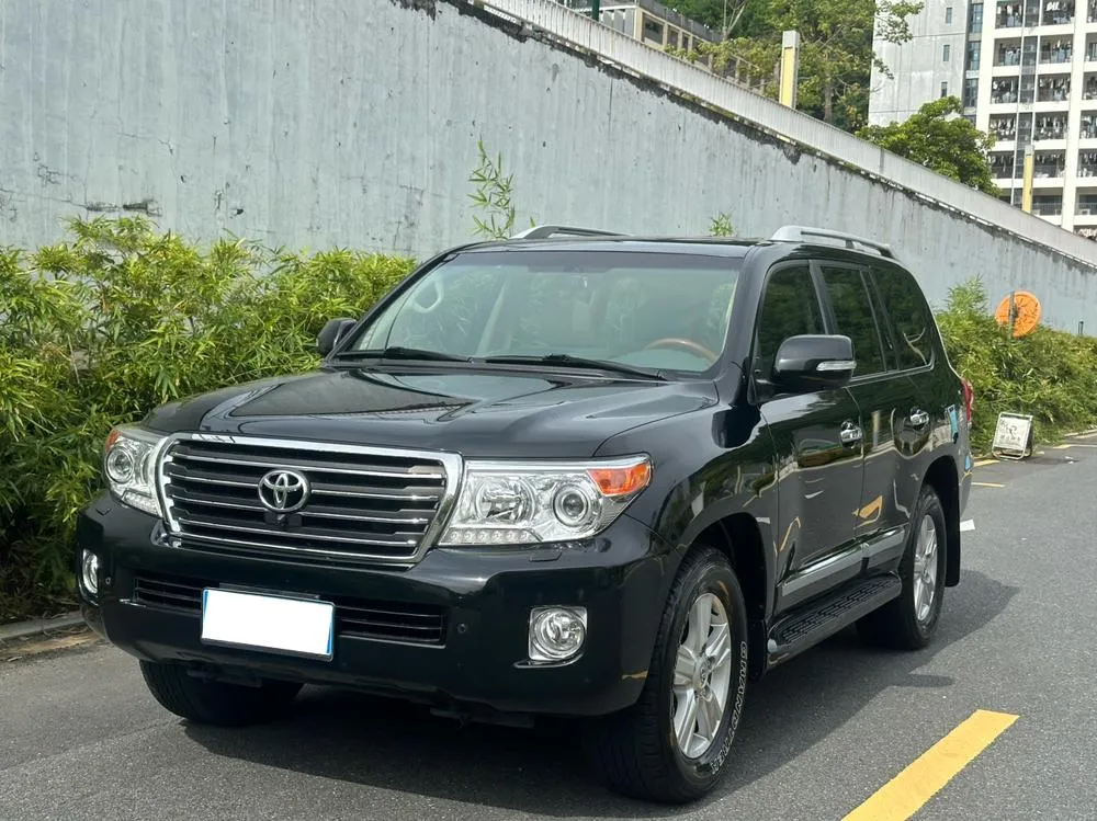 Toyota Land Cruiser (Import) 4.0L Auto 4WD 8 Seater Parallel Import, 2015 — фото 1