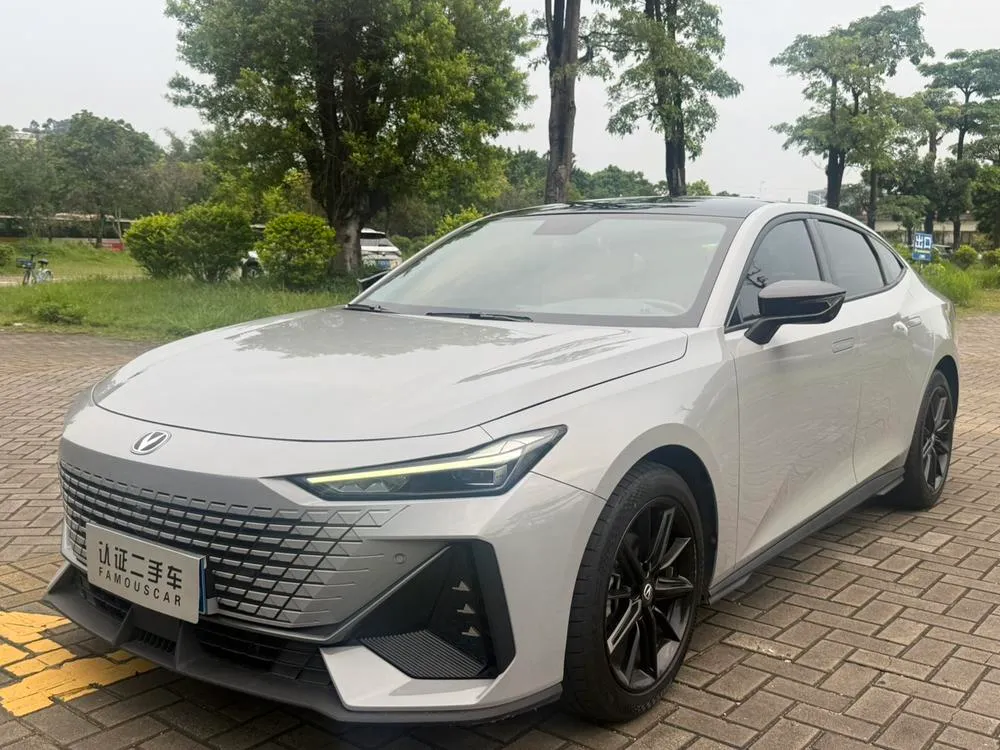 Changan UNI-V 1.5T Premium Version, 2023 — фото 1