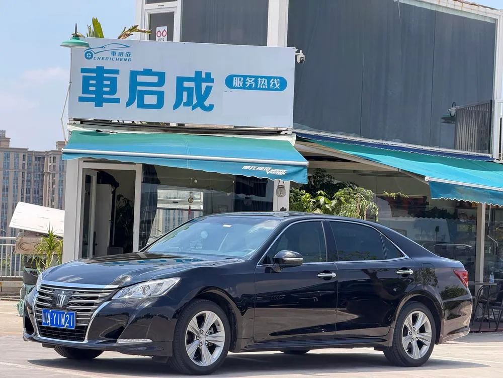 Toyota Crown 2.5L Fashion Limited Edition, 2015 — фото 1