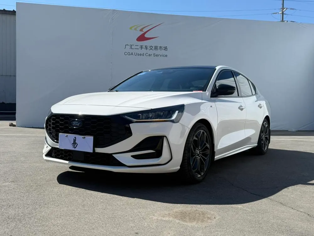 Ford Focus Sedan EcoBoost 180 Auto ST Line, 2022 — фото 1