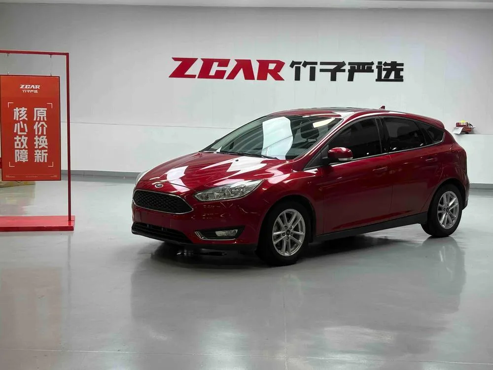 Ford Focus Hatchback 1.6L Auto Style Version Edition, 2017 — фото 1