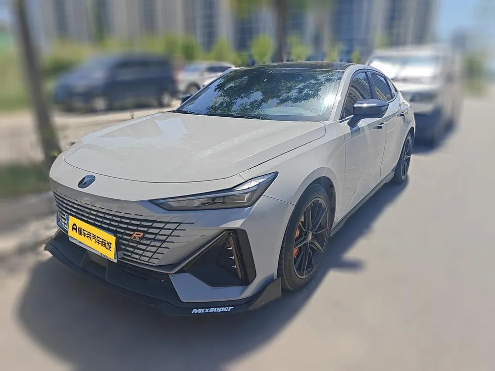 Changan UNI-V 1.5T Premium Version, 2022 — фото 1