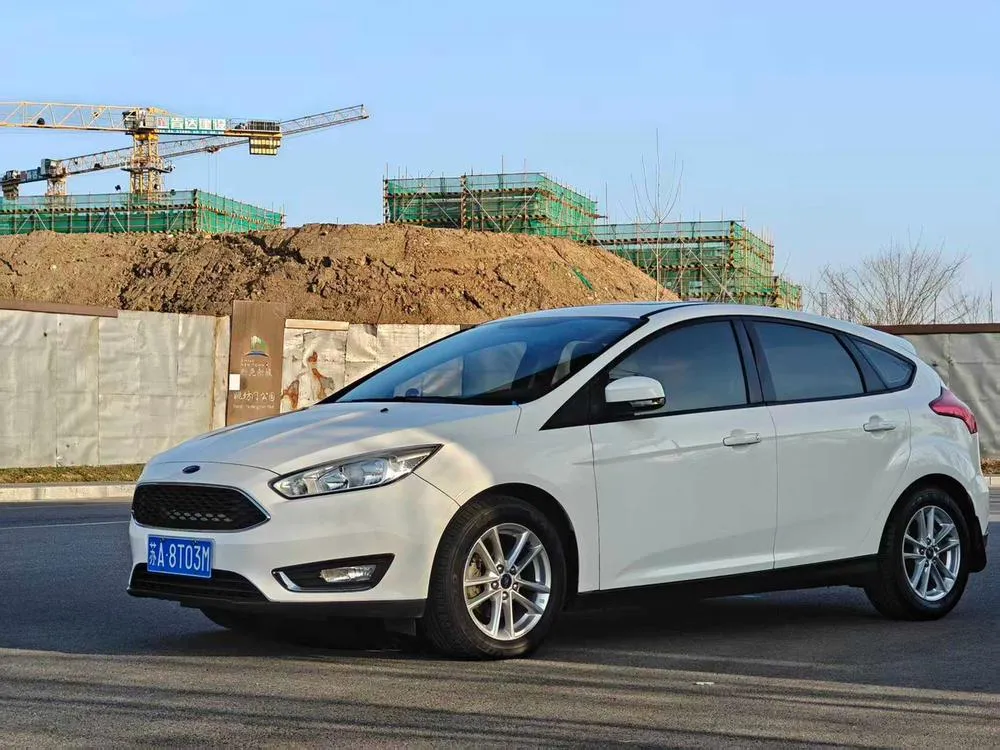 Ford Focus Hatchback 1.6L Auto Style Version, 2015 — фото 1