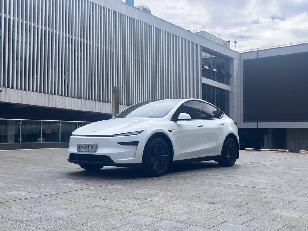 Tesla Model Y Facelift Long Range AWD Edition, 2025 — фото 1