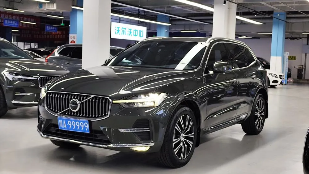 Volvo XC60 B5 4WD Luxury Edition, 2022 — фото 1