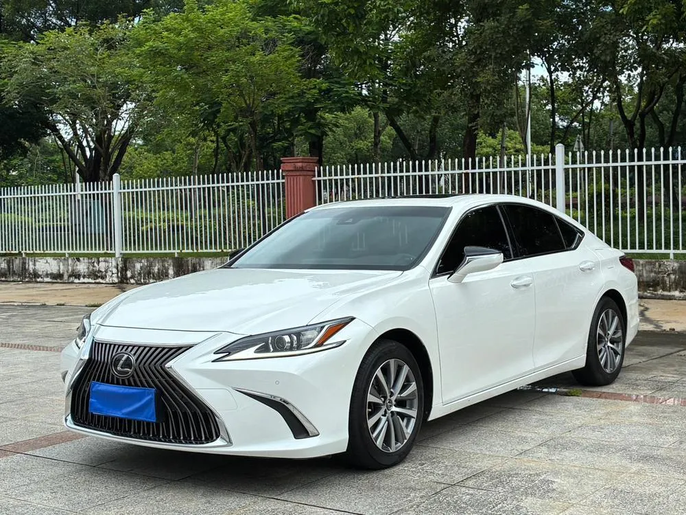 Lexus ES 200 Edition CN6, 2018 — фото 1
