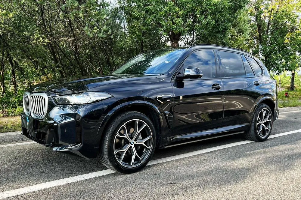 BMW X5 xDrive30Li M Sport, 2023 — фото 1