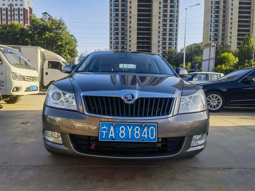 Skoda Octavia Classic Model 1.6L Auto Elite Edition, 2015 — фото 1