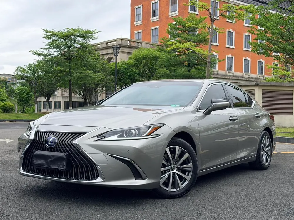 Lexus ES 300h Edition CN6, 2018 — фото 1