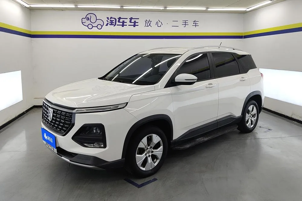 Baojun 530 1.5T механика Комфорт юбилейная версия 5 мест, 2021 — фото 1