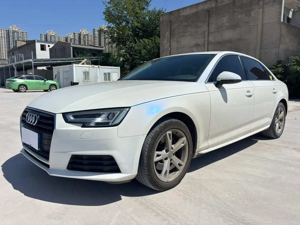 Audi A4L 40 TFSI Fashion Version, 2017 — фото 1