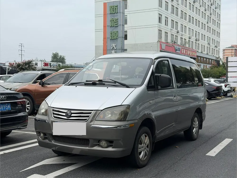 Dongfeng Fengxing Lingzhi M3 1.6L 7 Seater Comfort Version, 2013 — фото 1