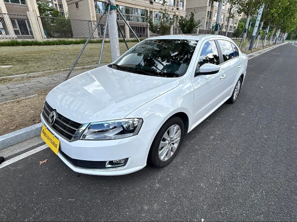 Volkswagen Lavida Facelift Classic 1.6L Auto Comfort Edition, 2013 — фото 1
