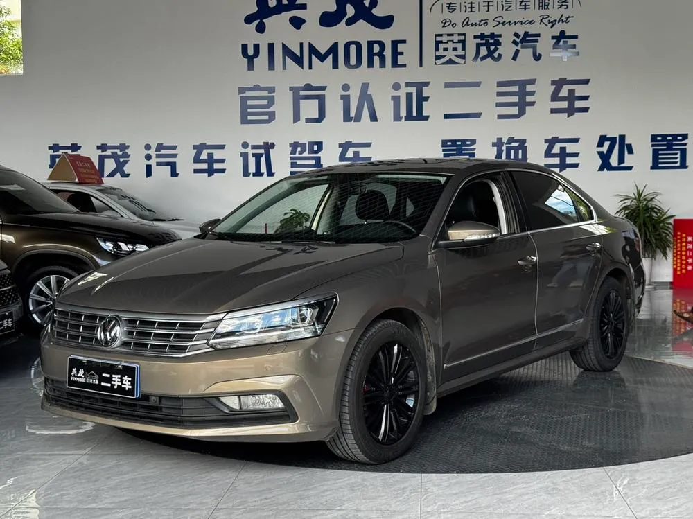 Volkswagen Passat 330TSI DSG Premium Edition, 2017 — фото 1