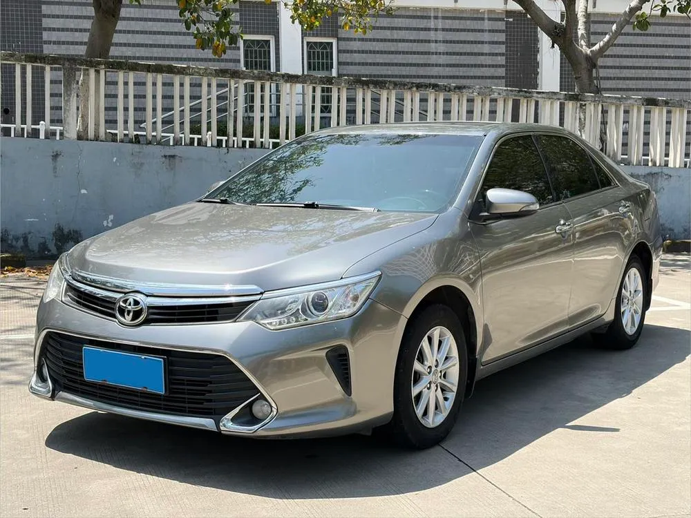 Toyota Camry 2.0G Leading Edition, 2015 — фото 1