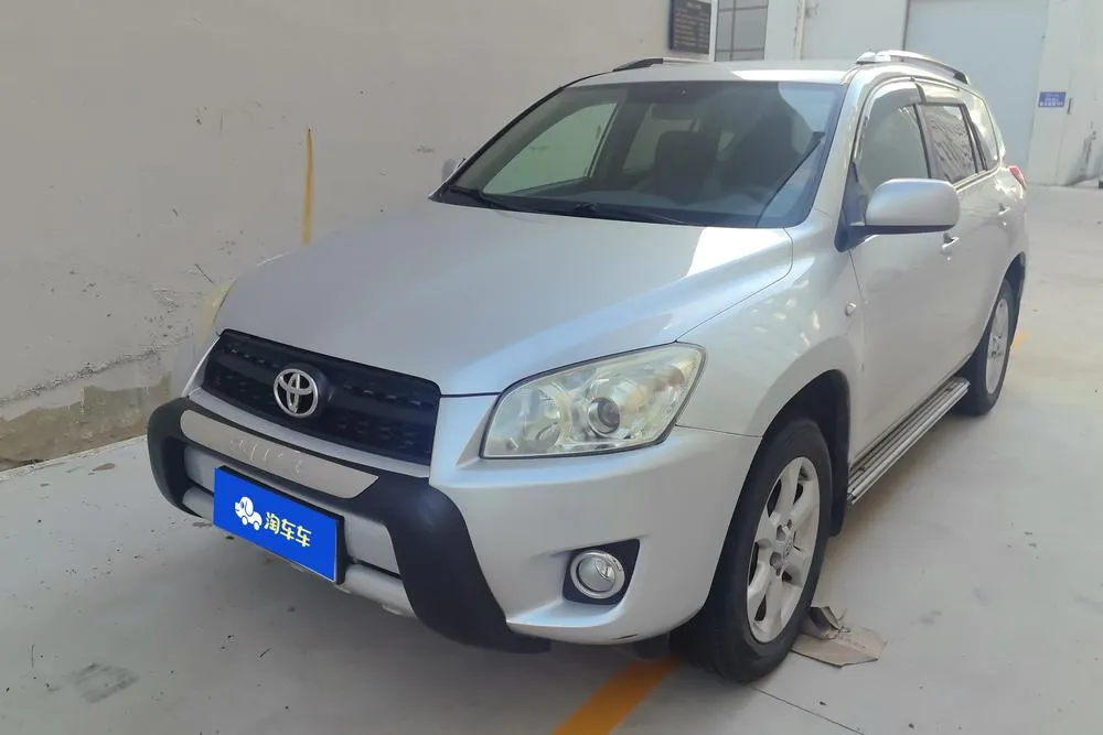 Toyota RAV4, 2011