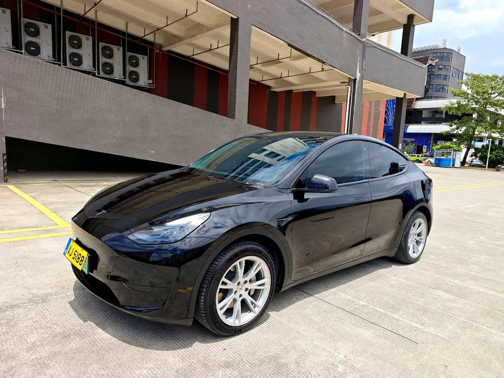 Tesla Model Y, 2022