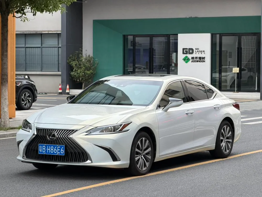 Lexus ES 200 Edition CN6, 2020 — фото 1