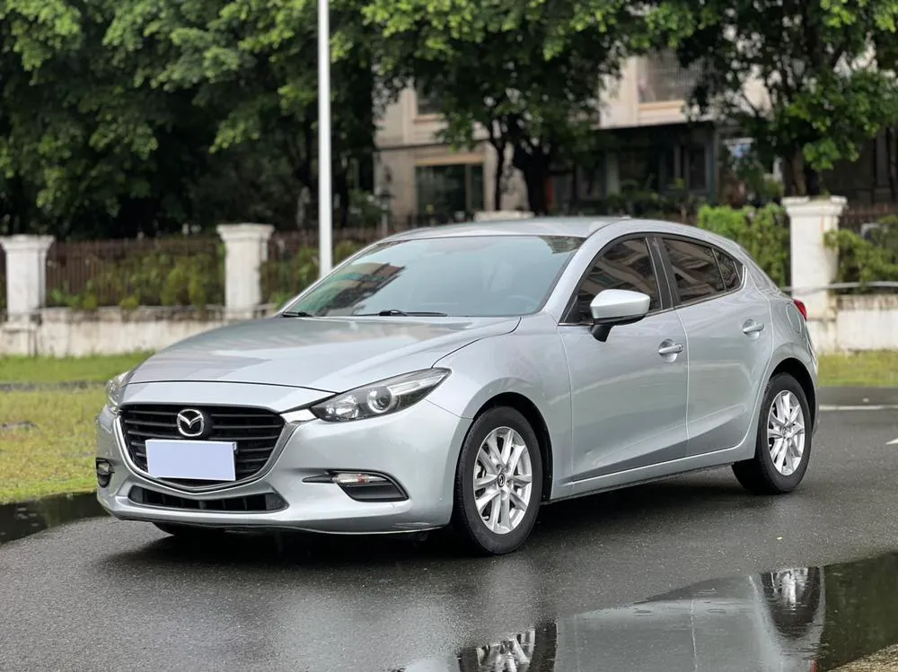 Mazda 3 Axela Hatchback 1.5L Auto Comfort Version CN5, 2017 — фото 1