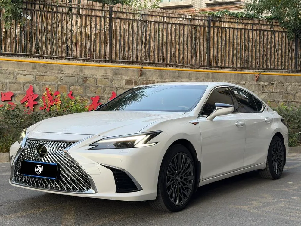 Lexus ES, 2025