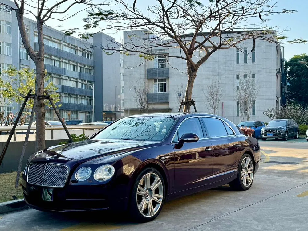 Bentley Flying Spur 4.0T V8 Standard Edition, 2015 — фото 1