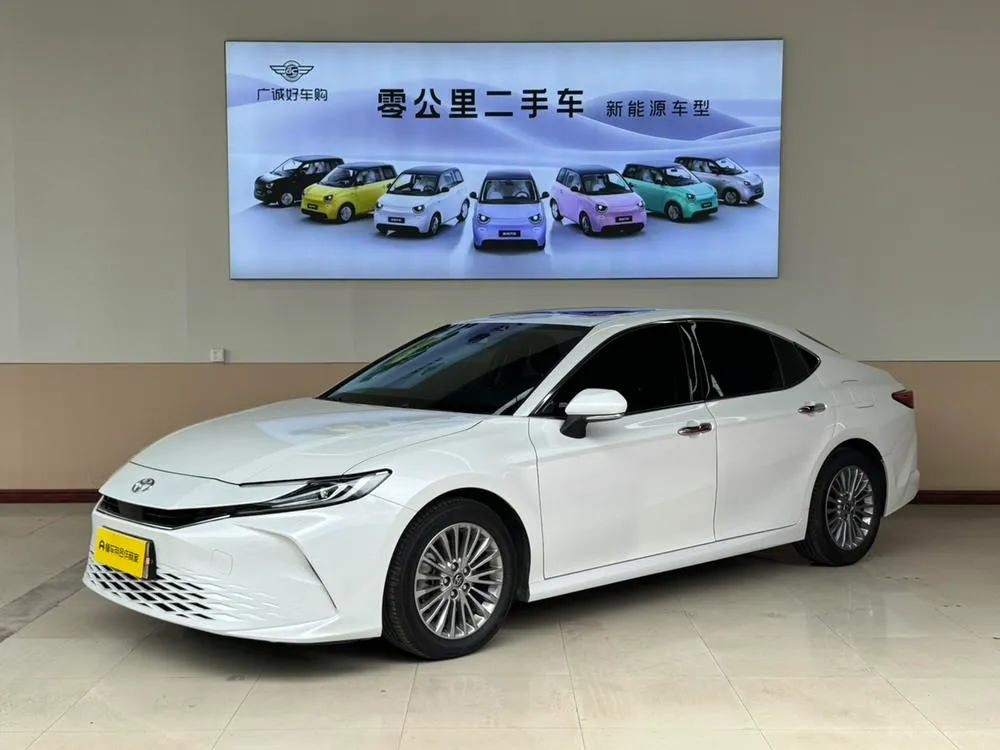Toyota Camry 2.0GVP Luxury Edition, 2024 — фото 1