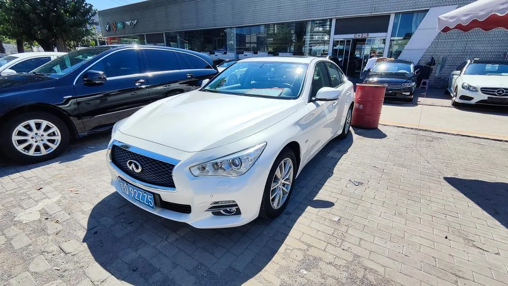 Infiniti Q50 2.0T Comfort Edition, 2014 — фото 1