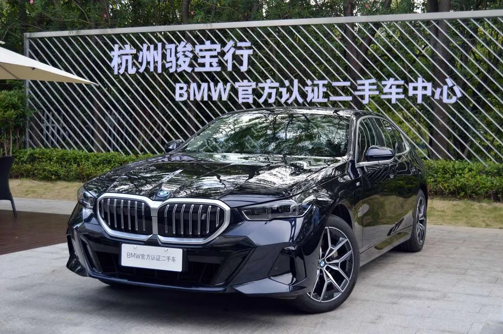 BMW i5 eDrive35L Luxury, 2025 — фото 1