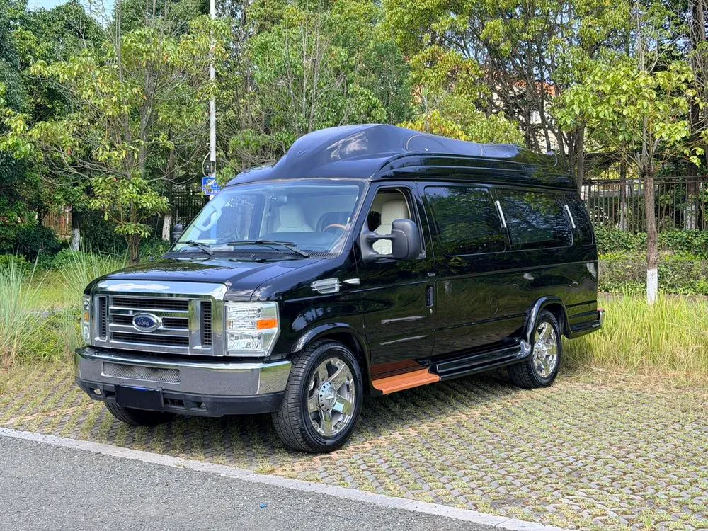 Ford E350, 2010