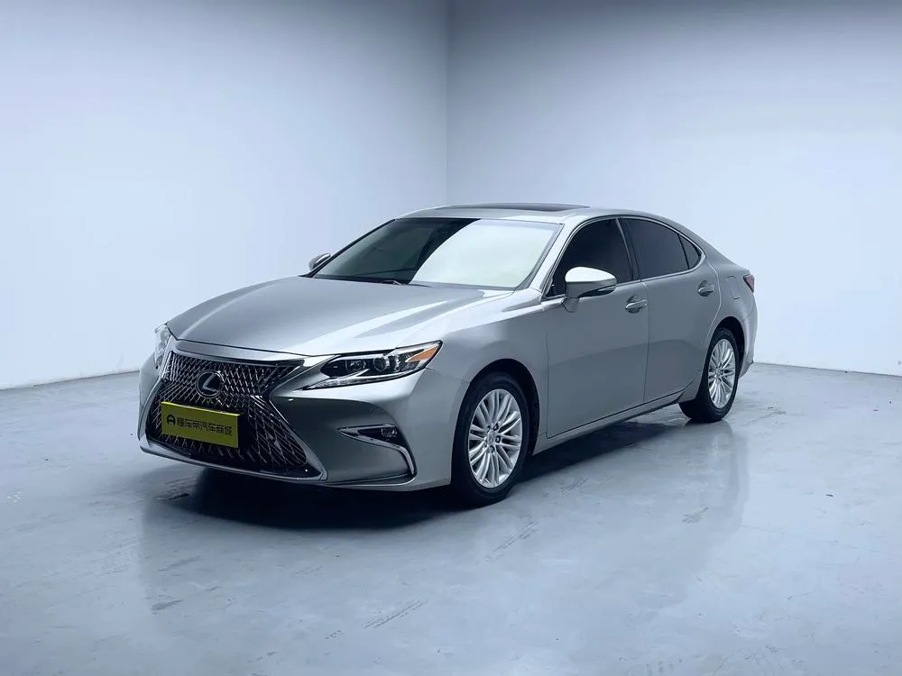 Lexus ES, 2015