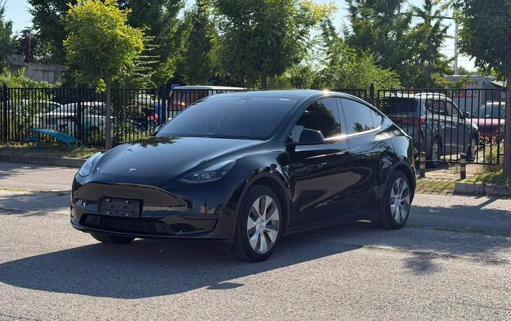 Tesla Model Y, 2022