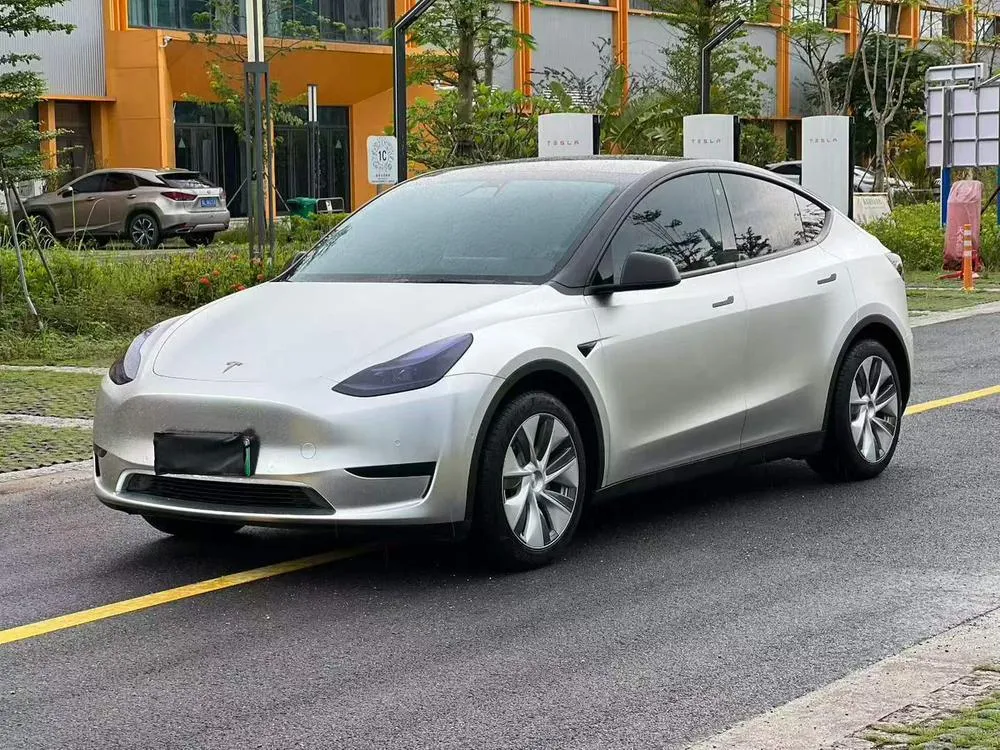 Tesla Model Y, 2022