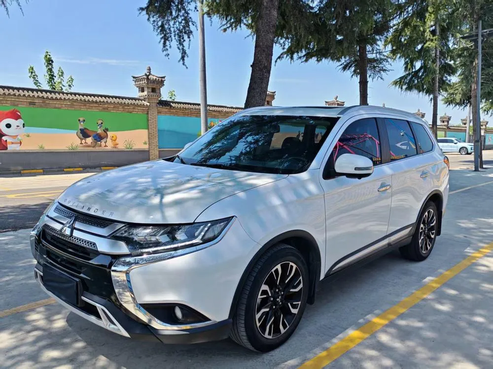 Mitsubishi Outlander, 2020