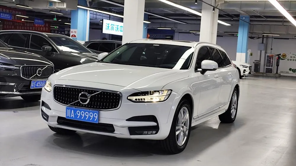 Volvo V90 Cross Country T5 AWD Edition CN5, 2019 — фото 1