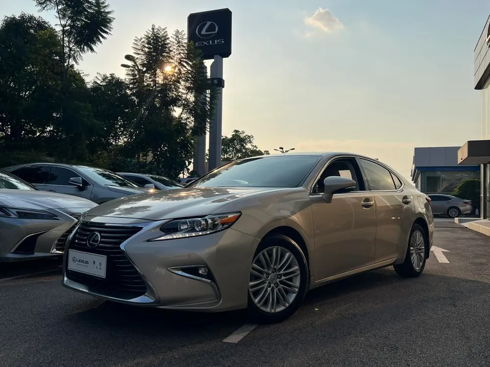 Lexus ES, 2015