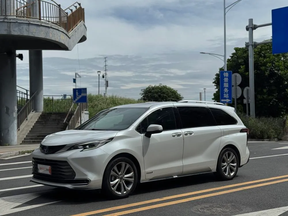 Toyota Sienna, 2023