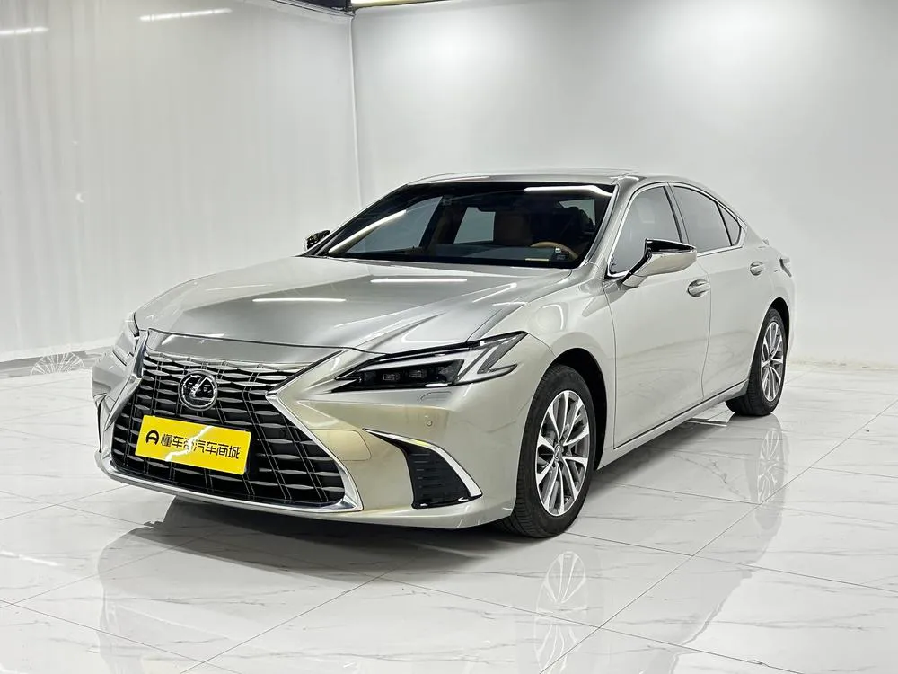 Lexus ES 300h Refined Edition, 2025 — фото 1