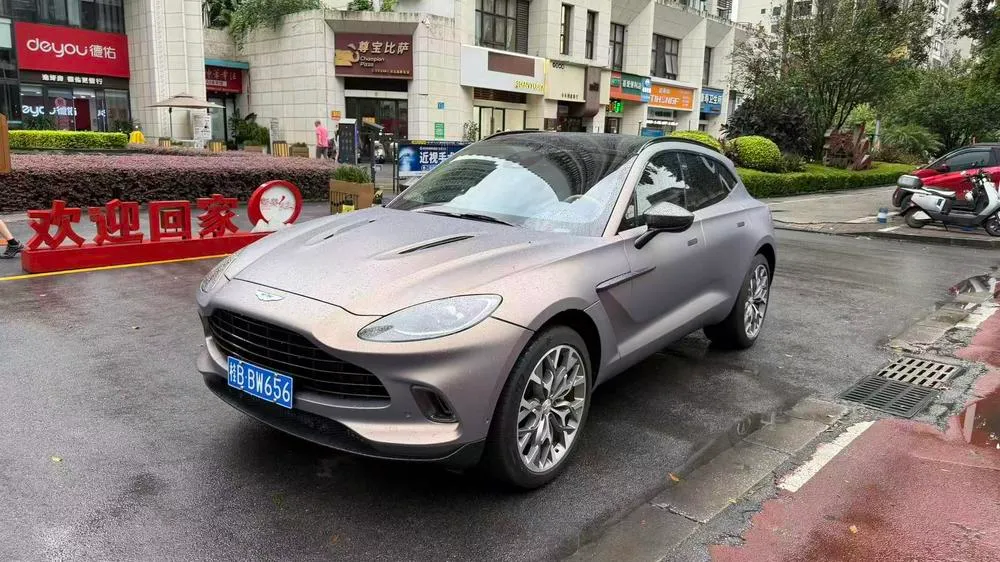 Aston Martin DBX, 2020