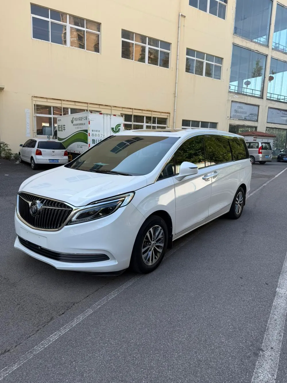 Buick GL8 ES 28T Flagship Version CN5, 2017 — фото 1