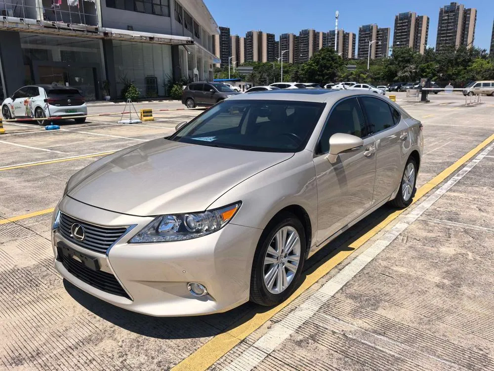 Lexus ES, 2014